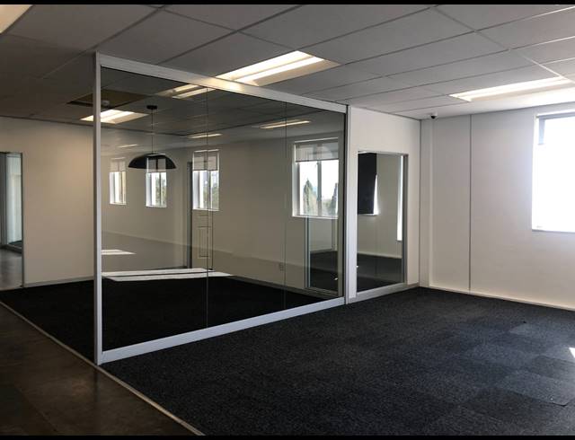 1,399M² OFFICE TO LET IN SANDHURST